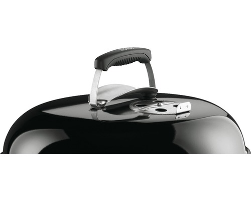 Gedetailleerde weergave van een houtskoolbarbecue met handgreep op het deksel en ventilatieschuif