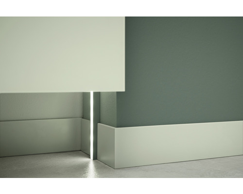 Plointprofielen met schaduwvoeg op een muur.