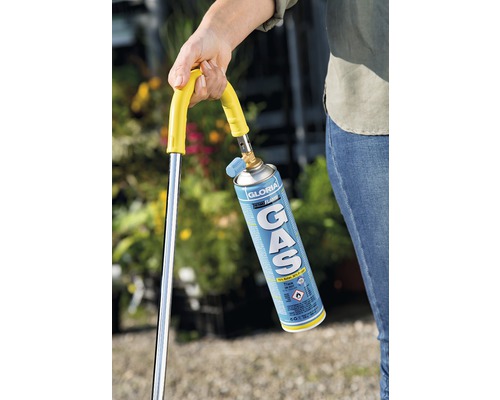 Onkruidbrander met gaspatroon in de hand