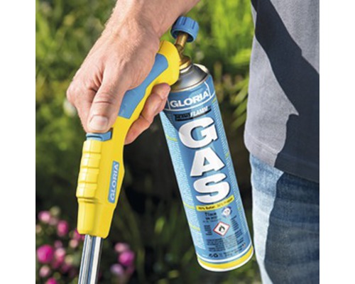 Gloria gasbrander met gaspatroon in de hand.