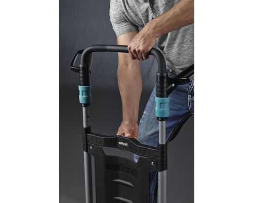 Een persoon bedient een traploper van Wolfcraft.