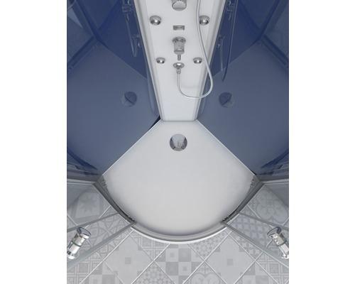 Binnenaanzicht van een douchecabine met douchekop, doucheslang en armaturen