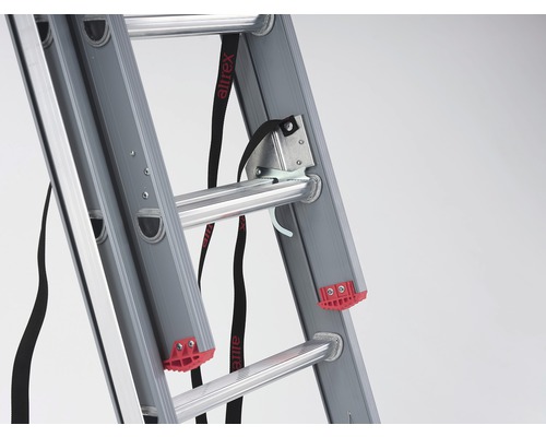 Detailopname van een aluminium ladder met veiligheidsgordel