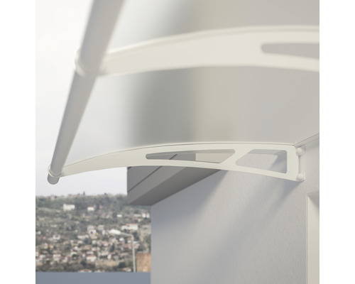 Kunststof deurafdak bevestigd aan het huis