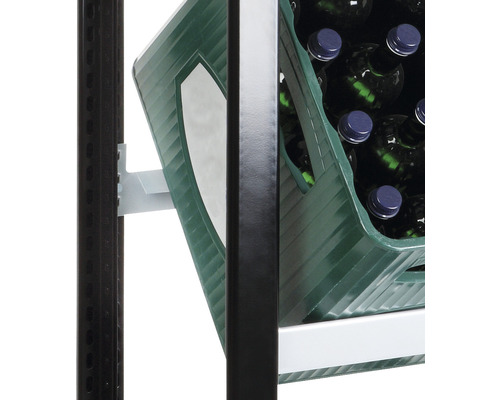 Drankenkrat in stellingkast voor opslag