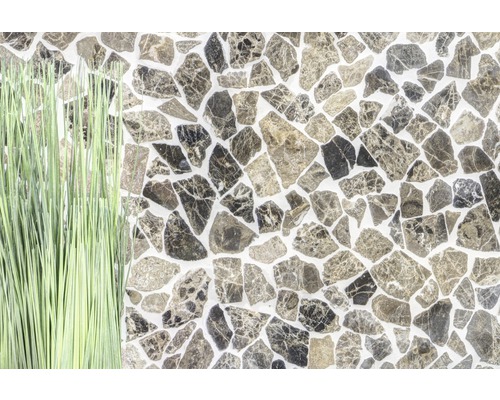 Wandtegels met natuursteenlook en decoratie