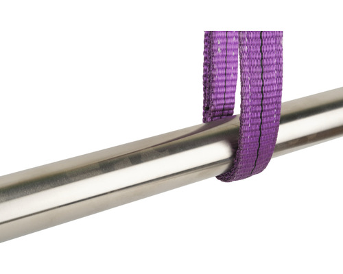 Textielen hijsband om een metalen stang