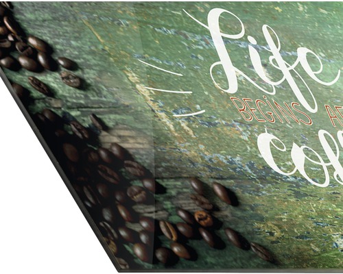 Decoratie met koffiebonen en de spreuk: Life begins after coffee.