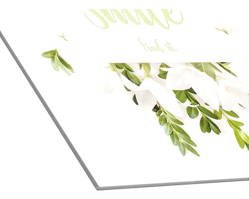 Decoratieve wanddecoratie met belettering en florale elementen