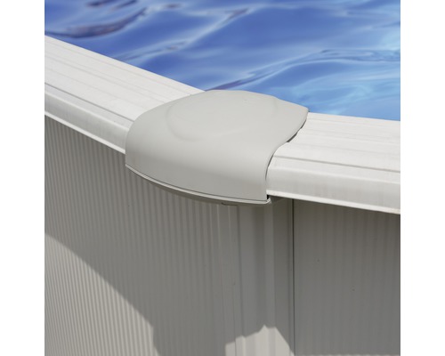 Detail van een stalen wandzwembad met zwembad randafdekking