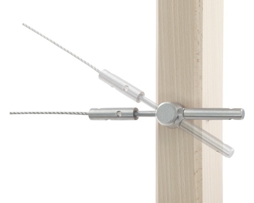 Roestvrijstalen kabel bevestigd aan houten paal