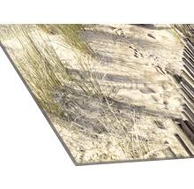 Decoratieve plaat met zand, gras en houten schuttingmotief