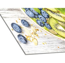 Decoratieve plaat met voedselmotief: bosbessen, kiwi en amandelen