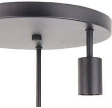 Detailopname van een plafondlamp met metalen fitting