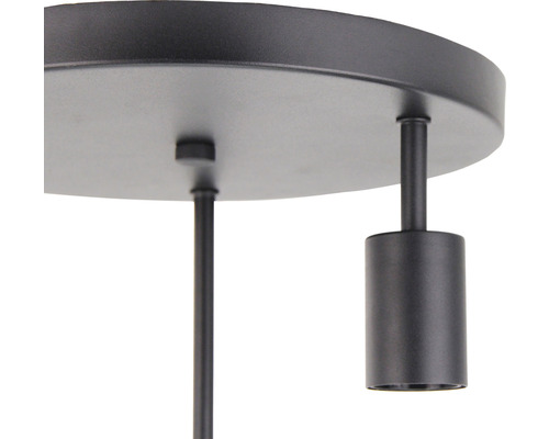 Detailopname van een plafondlamp met metalen fitting