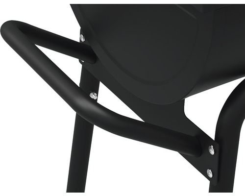 Detailopname van een houtskoolgrill met handgreep en poot