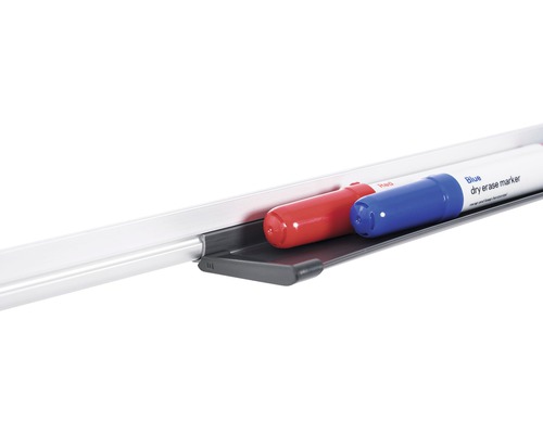 Whiteboard met rode en blauwe marker