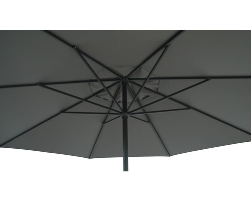 Detail van een parasol met baleinen en bekleding