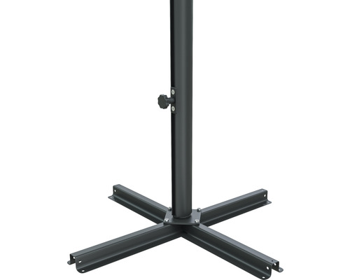 Parasolvoet van metaal met vierpotige basis en vergrendelbare stang.