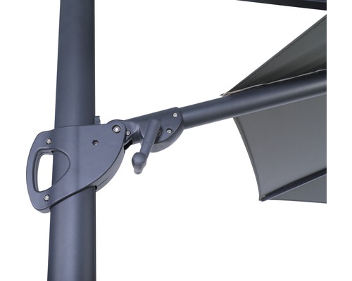 Detailopname van een parasol met zwengelmechanisme voor eenvoudige bediening