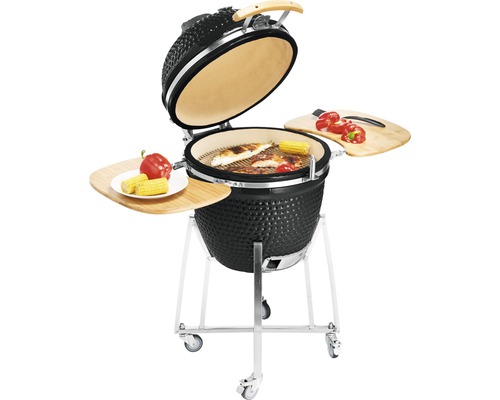 Keramische barbecue met voedsel en bijzettafels op wielen