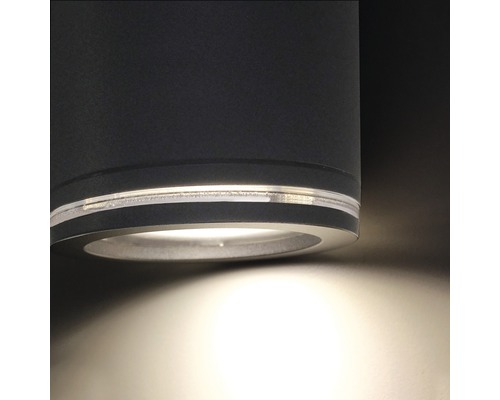 Close-up van een zwarte wandlamp