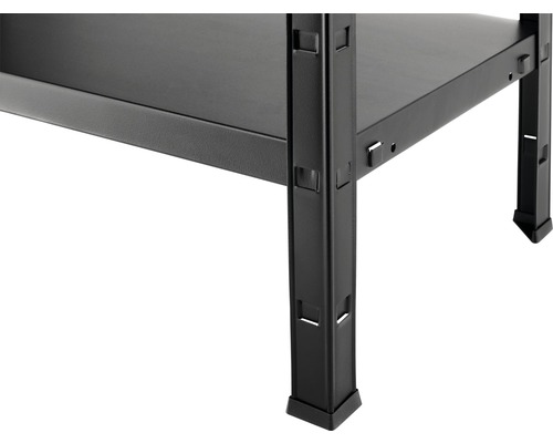 Detailopname van een zwart metalen rek, dat stabiliteit en functionaliteit laat zien