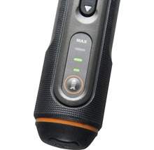 Detailopname van een meetinstrument met indicatie van de maximale waarde en een symbool voor dieptemeting.