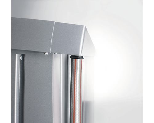 Detailweergave van een aluminium constructie met kabeldoorvoer