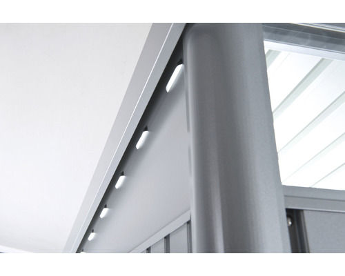 Detailopname van een aluminium terrasoverkapping met verlichting