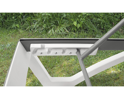 Detailopname tuintafel met bevestiging