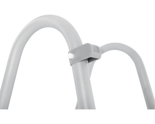 Detail van een grijze kinderstoel met verbindingsstuk