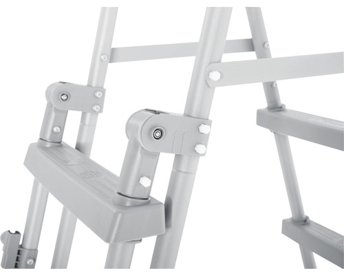 Detailweergave van een grijze ladder met treden en verbindingsstukken