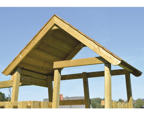 Detailaanzicht van een speeltoren met houten dakconstructie.