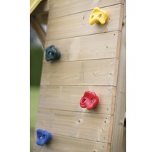 Houten klimwand met kleurrijke klimstenen