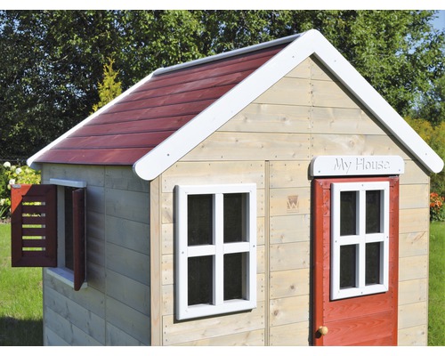 Houten speelhuis met ramen, deur en rood dak