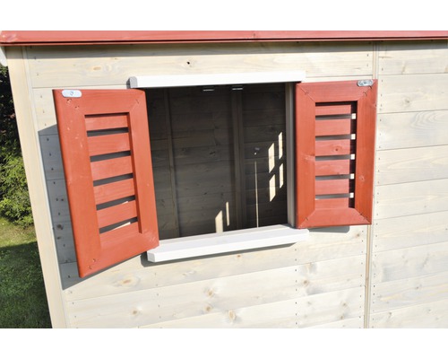 Houten speelhuis met open luiken