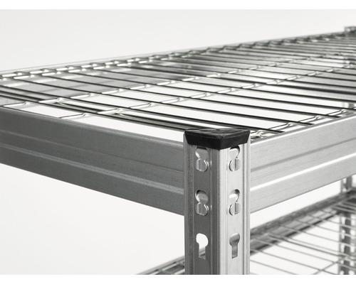 Detailopname van een metalen rek met draadbodems
