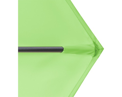 Detail van een groene parasol met frame