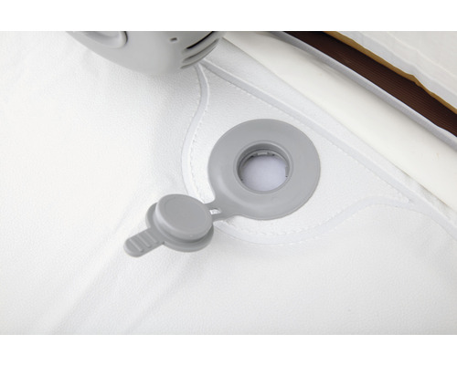 Detailweergave van een opblaasbare whirlpool met afvoerventiel