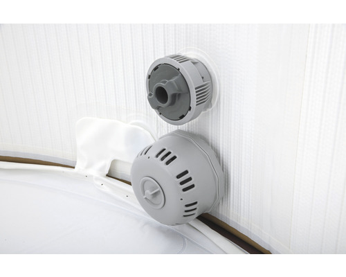 Twee whirlpoolfilterpatronen aan de binnenkant van het zwembad