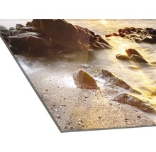 Acrylglasfoto van een kustlandschap met rotsen en water