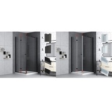 Douchecabine met montageonderdelen in de badkamer