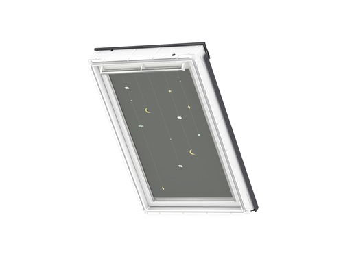 Dakvenster met verduisteringsgordijn en sterrenpatroon