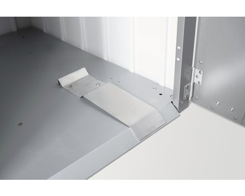 Detailaanzicht van de binnenkant van een metalen kast met vloerbevestiging