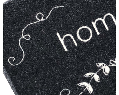 "Detailweergave van een deurmat met het woord ""Home""."