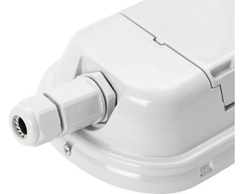 Detailopname van een witte aansluiting van een vochtige ruimtelamp