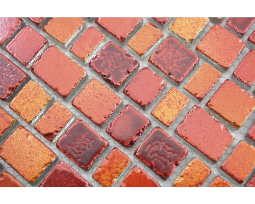 Detailopname van mozaïektegels in verschillende roodtinten
