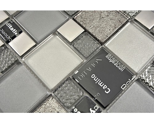 Close-up van zilverkleurige mozaïektegels