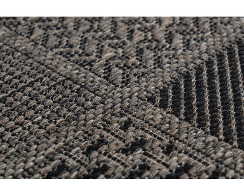 Close-up van een tapijt met geometrisch patroon